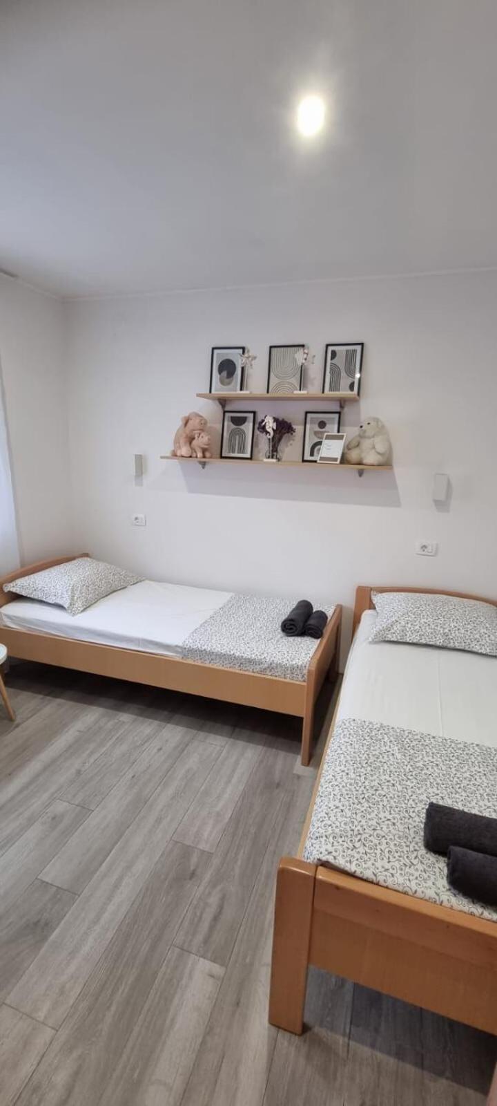 Apartments Mladen Duće 외부 사진