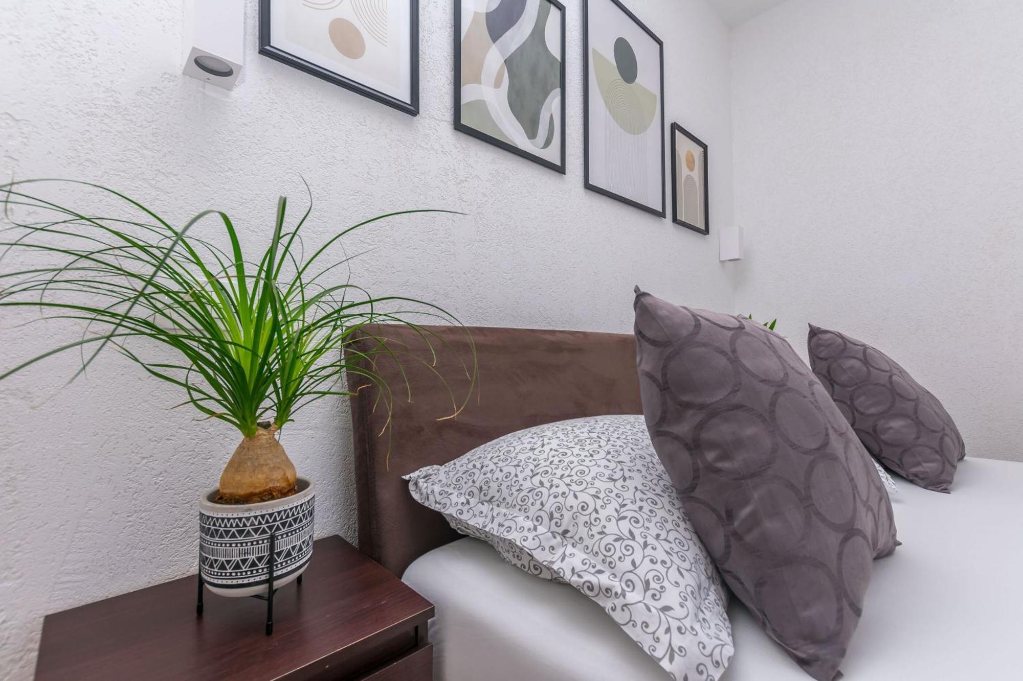 Apartments Mladen Duće 외부 사진