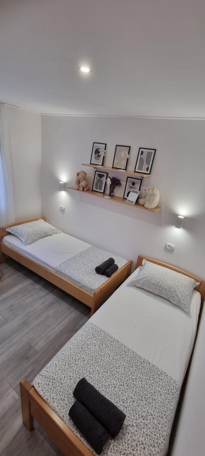 Apartments Mladen Duće 외부 사진